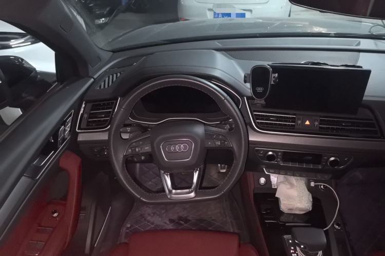 Used Audi Q5L 2025 quattro 45th Anniversary Edition 45 TFSI Luxury Dynamic Model Steering Wheel