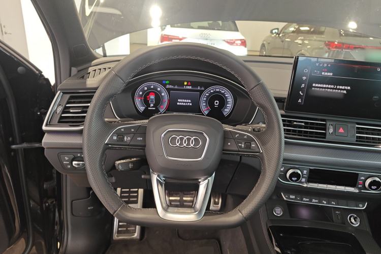 Used Audi Q5L 2025 quattro 45th Anniversary Edition 45 TFSI Luxury Dynamic Model Steering Wheel
