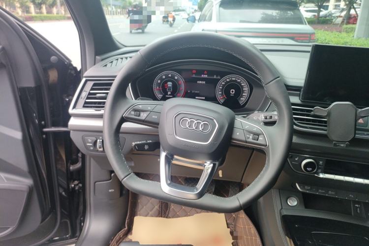 Used Audi Q5L 2025 quattro 45th Anniversary Edition 45 TFSI Luxury Dynamic Model Steering Wheel