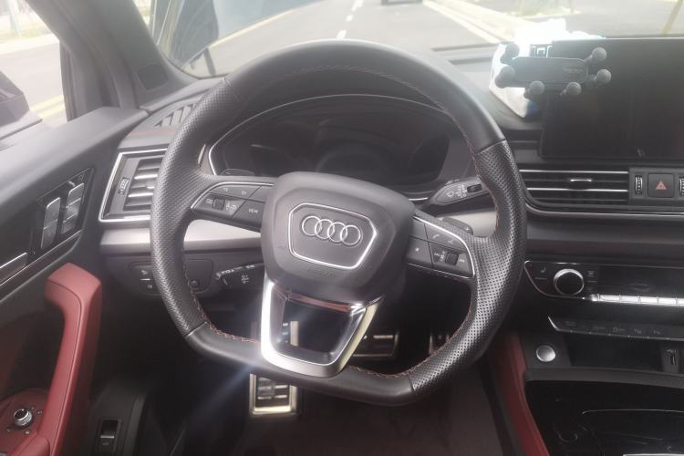 Used Audi Q5L 2025 quattro 45th Anniversary Edition 45 TFSI Luxury Dynamic Model Steering Wheel