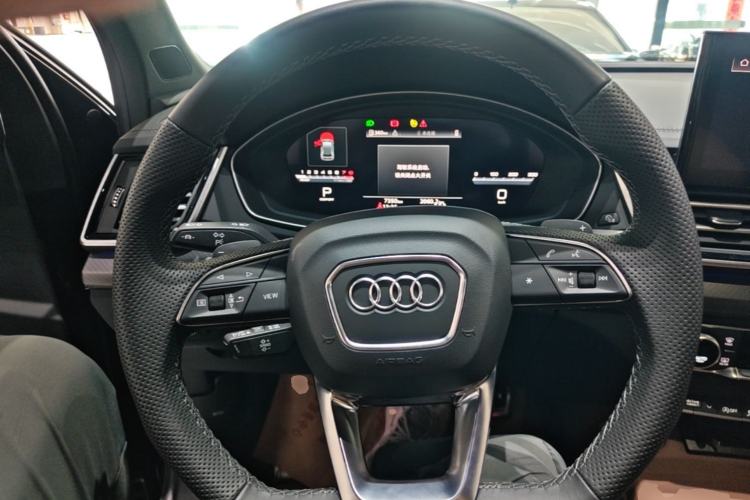 Used Audi Q5L 2025 quattro 45th Anniversary Edition 45 TFSI Luxury Dynamic Model Steering Wheel
