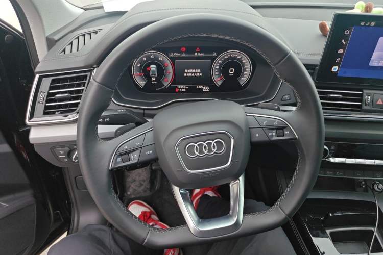 Used Audi Q5L 2025 quattro 45th Anniversary Edition 40 TFSI Sporty and Dynamic Model Steering Wheel