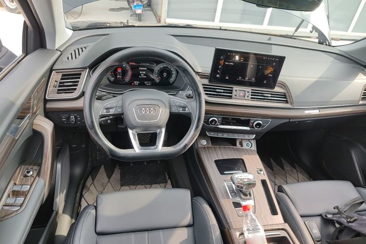 Used Audi Q5L 2025 40 TFSI Fashionable and Dynamic Edition Steering Wheel