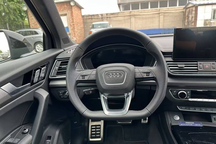 Used Audi Q5L 2025 quattro 45th Anniversary Edition 45 TFSI Luxury Dynamic Model Steering Wheel