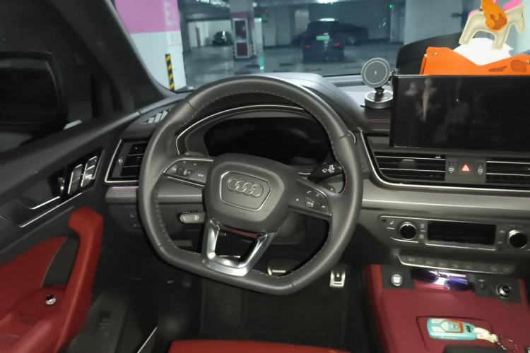 Used Audi Q5L 2025 quattro 45th Anniversary Edition 45 TFSI Luxury Dynamic Model Steering Wheel