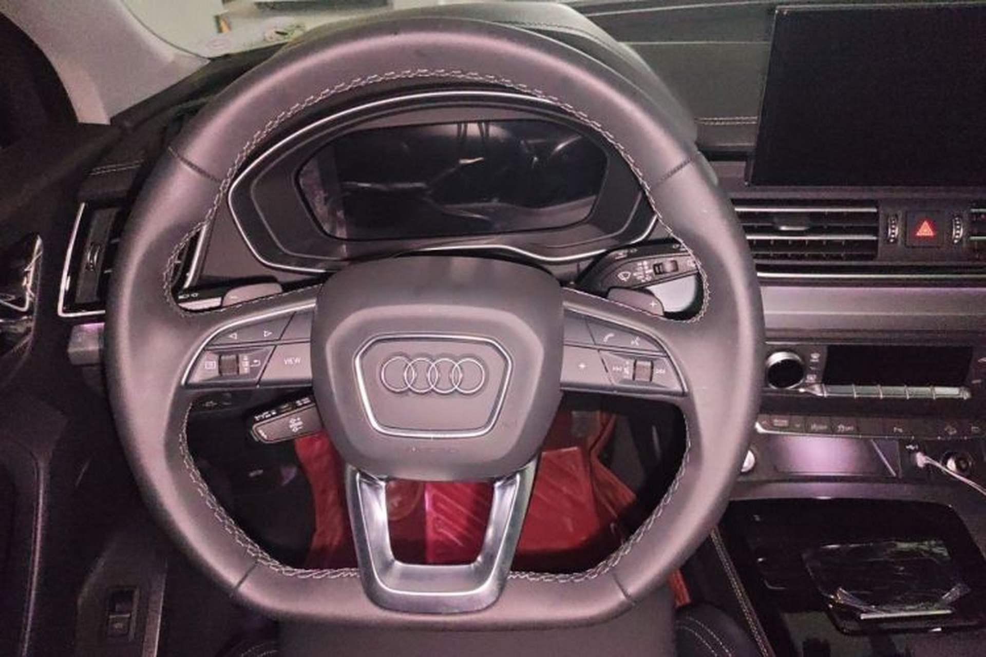Used Audi Q5L 2025 quattro 45th Anniversary Edition 40 TFSI Sporty and Dynamic Model Steering Wheel