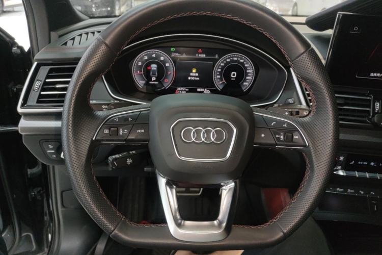 Used Audi Q5L 2025 quattro 45th Anniversary Edition 45 TFSI Luxury Dynamic Model Steering Wheel