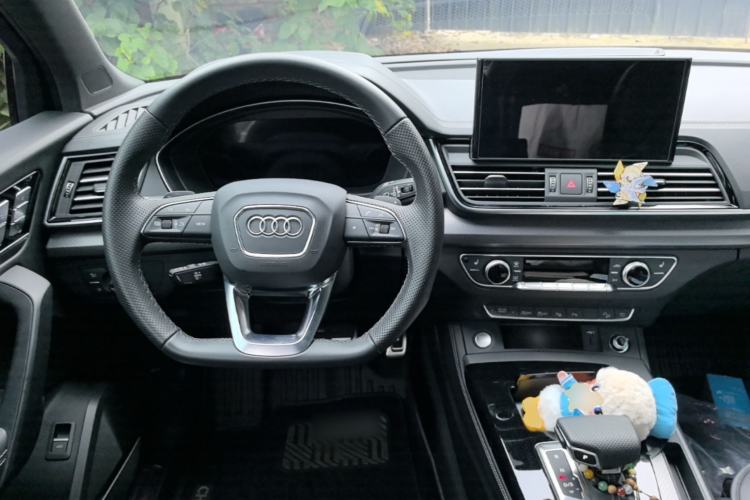 Used Audi Q5L 2025 quattro 45th Anniversary Edition 45 TFSI Luxury Dynamic Model Steering Wheel