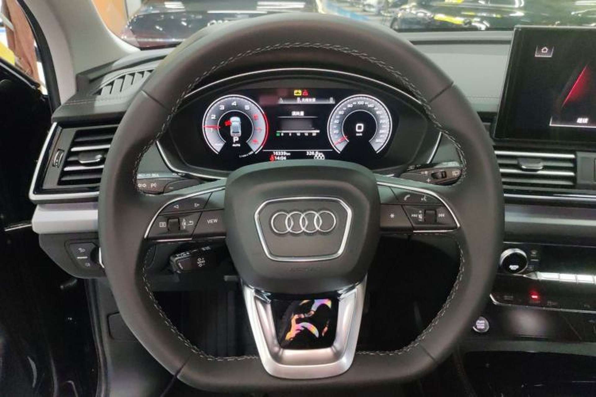 Used Audi Q5L 2025 quattro 45th Anniversary Edition 40 TFSI Sporty and Dynamic Model Steering Wheel