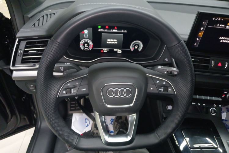 Used Audi Q5L 2025 quattro 45th Anniversary Edition 45 TFSI Luxury Dynamic Model Steering Wheel