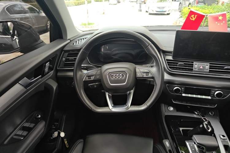 Used Audi Q5L 2025 quattro 45th Anniversary Edition 40 TFSI Sporty and Dynamic Model Steering Wheel