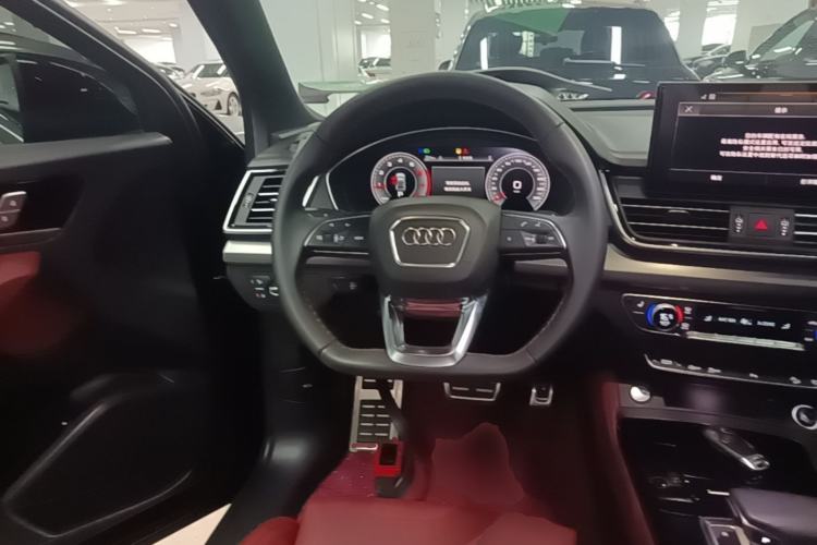 Used Audi Q5L 2025 quattro 45th Anniversary Edition 40 TFSI Luxury Dynamic Model Steering Wheel