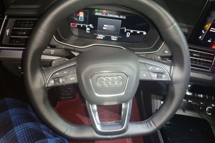 Used Audi Q5L 2025 quattro 45th Anniversary Edition 40 TFSI Luxury Dynamic Model Steering Wheel