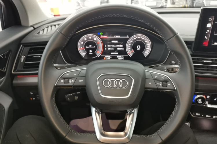 Used Audi Q5L 2025 quattro 45th Anniversary Edition 40 TFSI Sporty and Dynamic Model Steering Wheel