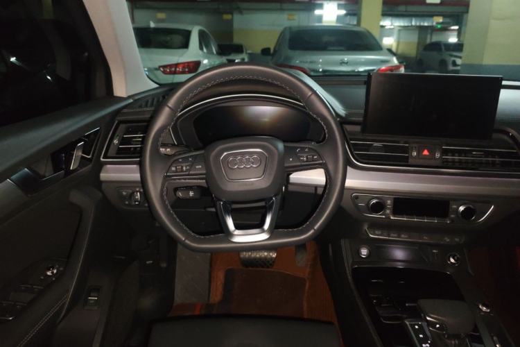 Used Audi Q5L 2025 40 TFSI Fashionable and Dynamic Edition Steering Wheel