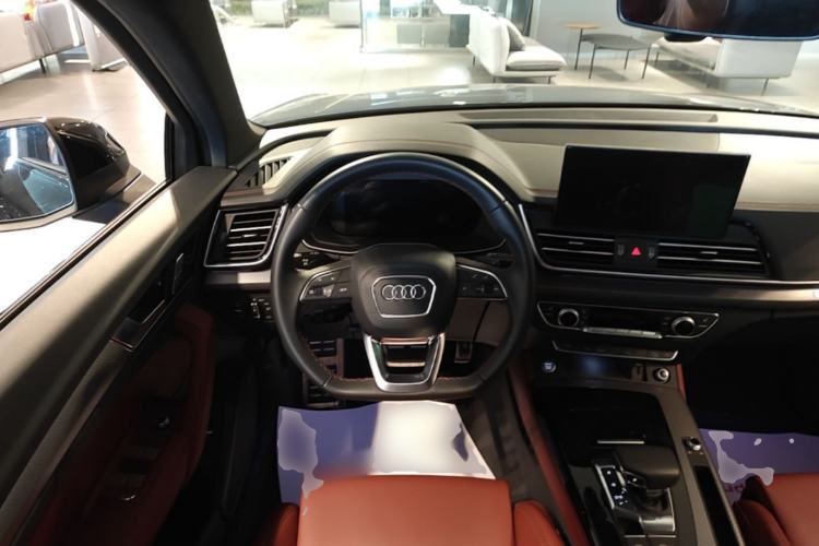 Used Audi Q5L 2025 quattro 45th Anniversary Edition 40 TFSI Luxury Dynamic Model Steering Wheel
