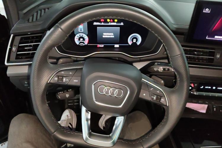 Used Audi Q5L 2025 quattro 45th Anniversary Edition 45 TFSI Luxury Dynamic Model Steering Wheel