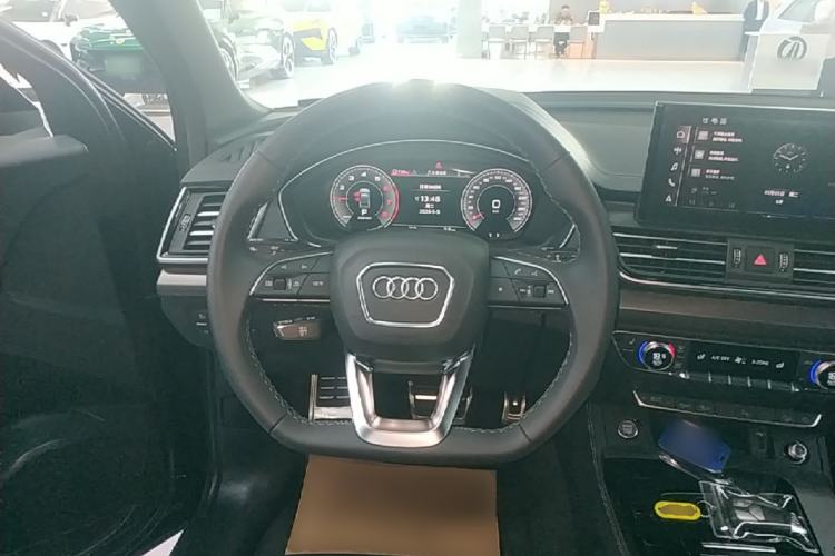 Used Audi Q5L 2025 quattro 45th Anniversary Edition 40 TFSI Luxury Dynamic Model Steering Wheel