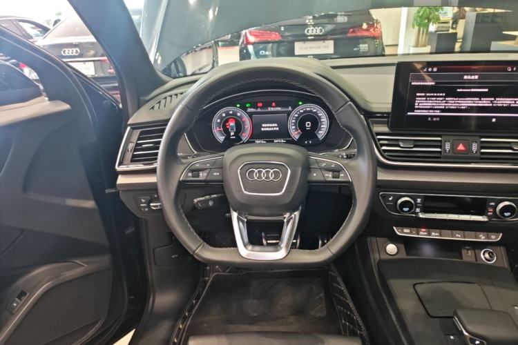 Used Audi Q5L 2025 quattro 45th Anniversary Edition 40 TFSI Luxury Dynamic Model Steering Wheel