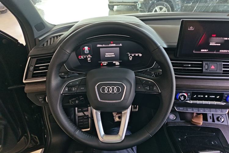 Used Audi Q5L 2025 quattro 45th Anniversary Edition 45 TFSI Prestige Dynamic Model Steering Wheel