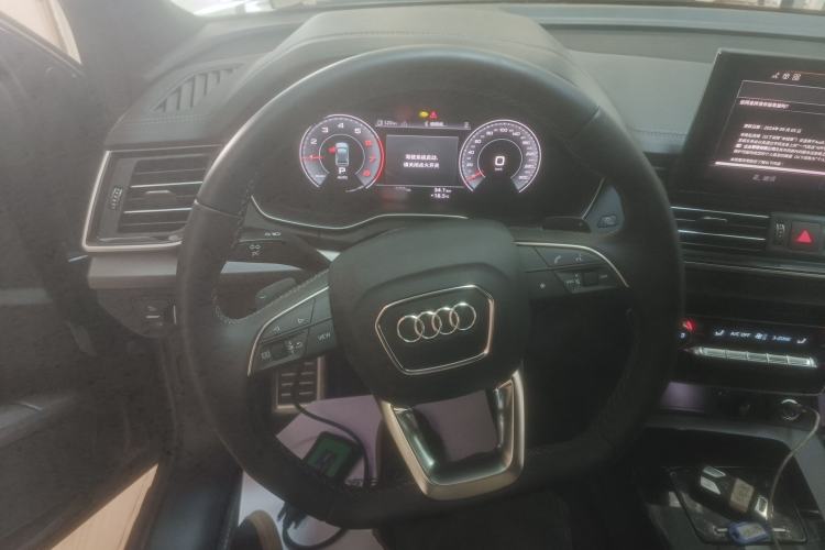 Used Audi Q5L 2025 quattro 45th Anniversary Edition 40 TFSI Luxury Dynamic Model Steering Wheel