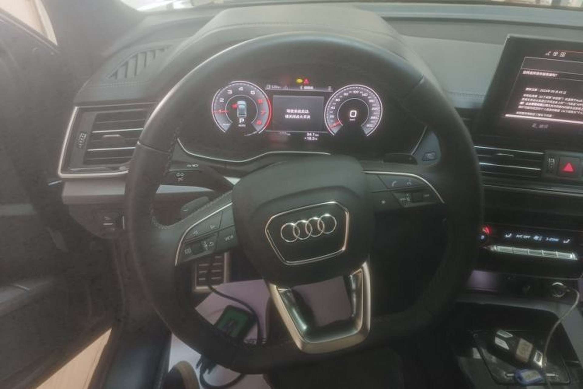 Used Audi Q5L 2025 quattro 45th Anniversary Edition 40 TFSI Luxury Dynamic Model Steering Wheel