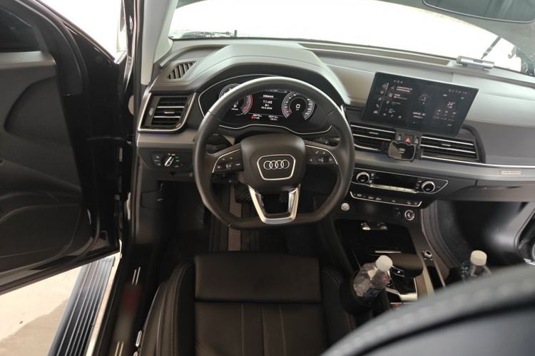 Used Audi Q5L 2025 quattro 45th Anniversary Edition 40 TFSI Sporty and Dynamic Model Steering Wheel