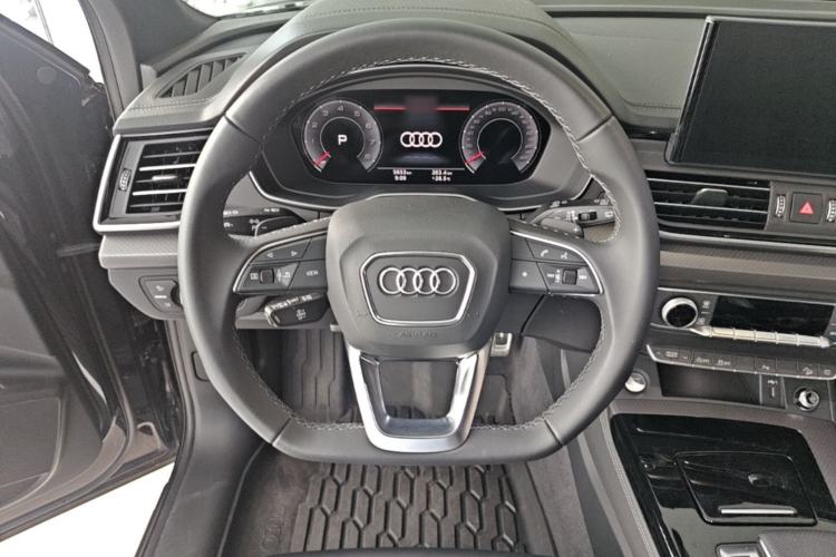 Used Audi Q5L 2025 quattro 45th Anniversary Edition 40 TFSI Luxury Dynamic Model Steering Wheel