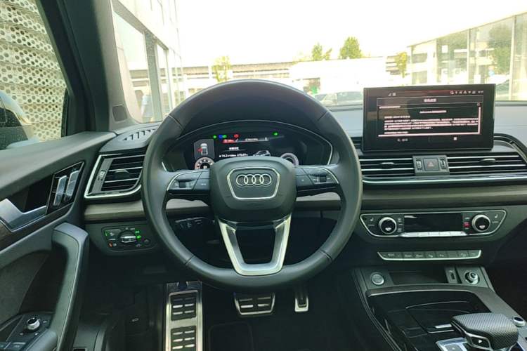 Used Audi Q5L 2025 quattro 45th Anniversary Edition 45 TFSI Prestige Dynamic Model Steering Wheel
