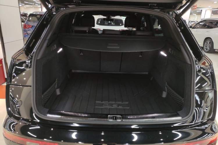 Used Audi Q5L 2025 quattro 45th Anniversary Edition 45 TFSI Luxury Dynamic Model Trunk