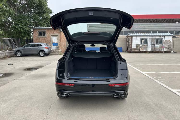 Used Audi Q5L 2025 quattro 45th Anniversary Edition 45 TFSI Luxury Dynamic Model Trunk