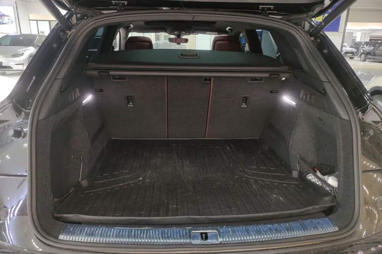 Used Audi Q5L 2025 quattro 45th Anniversary Edition 45 TFSI Luxury Dynamic Model Trunk