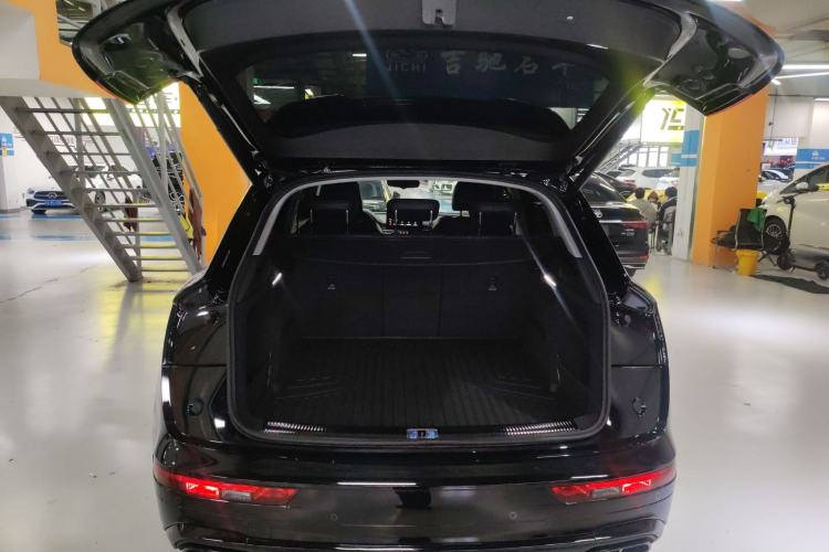 Used Audi Q5L 2025 quattro 45th Anniversary Edition 40 TFSI Sporty and Dynamic Model Trunk