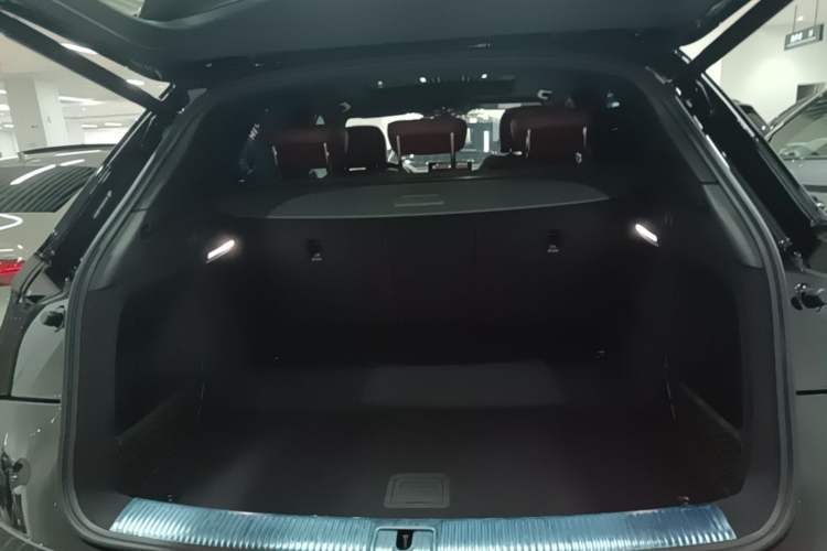 Used Audi Q5L 2025 quattro 45th Anniversary Edition 40 TFSI Luxury Dynamic Model Trunk