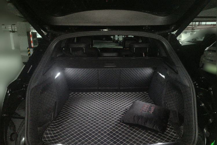 Used Audi Q5L 2025 quattro 45th Anniversary Edition 40 TFSI Luxury Dynamic Model Trunk