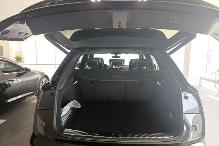 Used Audi Q5L 2025 40 TFSI Luxury Dynamic Edition Trunk