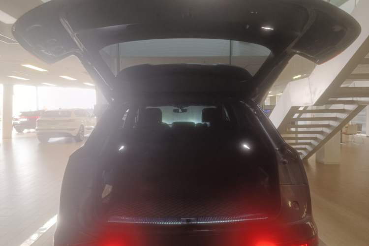 Used Audi Q5L 2025 quattro 45th Anniversary Edition 40 TFSI Luxury Dynamic Model Trunk