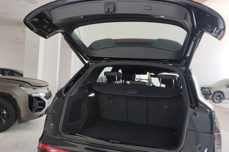 Used Audi Q5L 2025 quattro 45th Anniversary Edition 45 TFSI Prestige Dynamic Model Trunk
