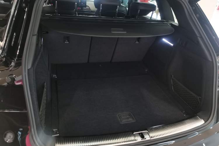 Used Audi Q5L 2025 quattro 45th Anniversary Edition 45 TFSI Luxury Dynamic Model Trunk