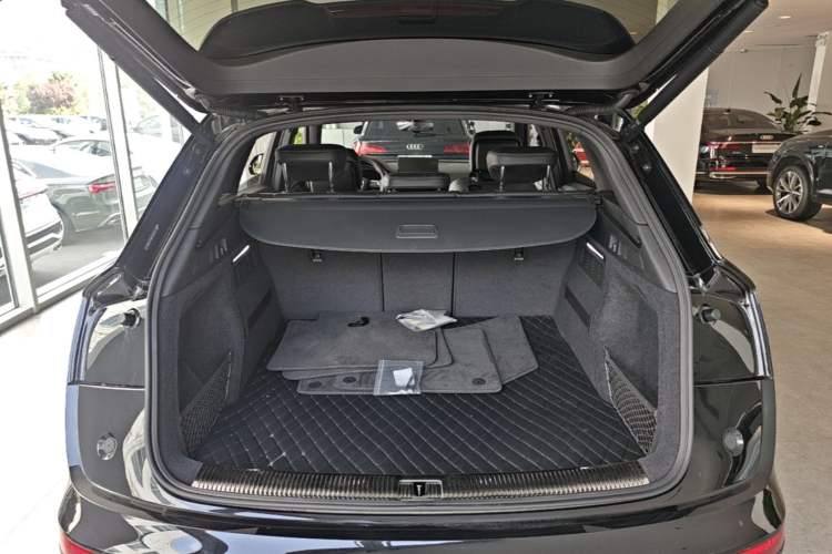Used Audi Q5L 2025 quattro 45th Anniversary Edition 40 TFSI Luxury Dynamic Model Trunk