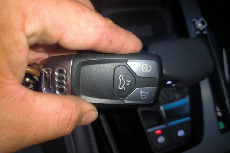 Used Audi Q5L 2025 40 TFSI Fashionable and Dynamic Edition Vehicle Key