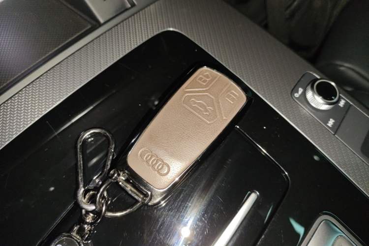 Used Audi Q5L 2025 quattro 45th Anniversary Edition 45 TFSI Luxury Dynamic Model Vehicle Key