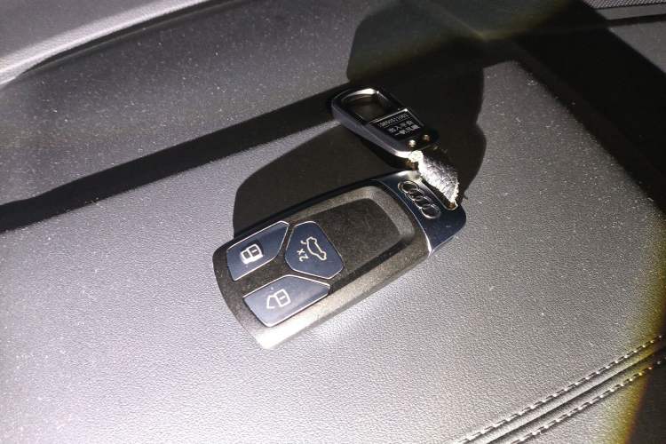 Used Audi Q5L 2025 45 TFSI Luxury Dynamic Edition Vehicle Key