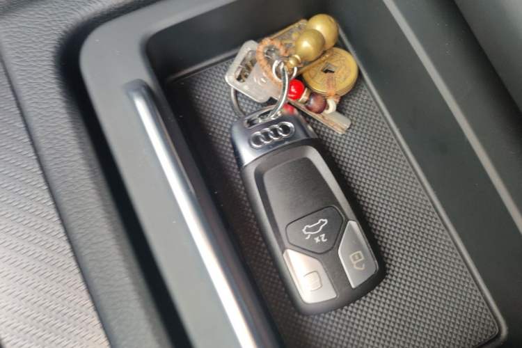 Used Audi Q5L 2025 quattro 45th Anniversary Edition 45 TFSI Luxury Dynamic Model Vehicle Key