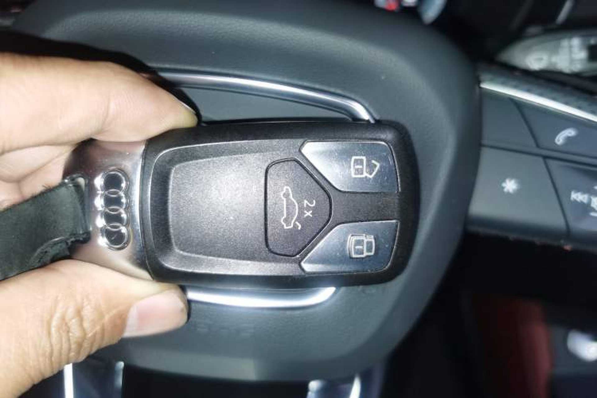 Used Audi Q5L 2025 quattro 45th Anniversary Edition 45 TFSI Luxury Dynamic Model Vehicle Key