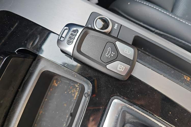 Used Audi Q5L 2025 40 TFSI Fashionable and Dynamic Edition Vehicle Key