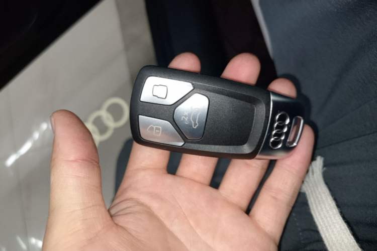 Used Audi Q5L 2025 40 TFSI Luxury Dynamic Edition Vehicle Key