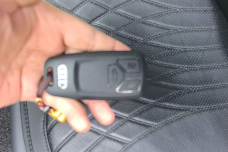 Used Audi Q5L 2025 quattro 45th Anniversary Edition 45 TFSI Luxury Dynamic Model Vehicle Key