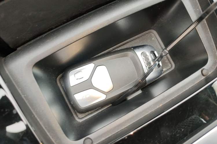 Used Audi Q5L 2025 40 TFSI Luxury Dynamic Edition Vehicle Key