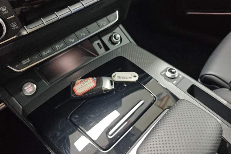 Used Audi Q5L 2025 quattro 45th Anniversary Edition 45 TFSI Luxury Dynamic Model Vehicle Key